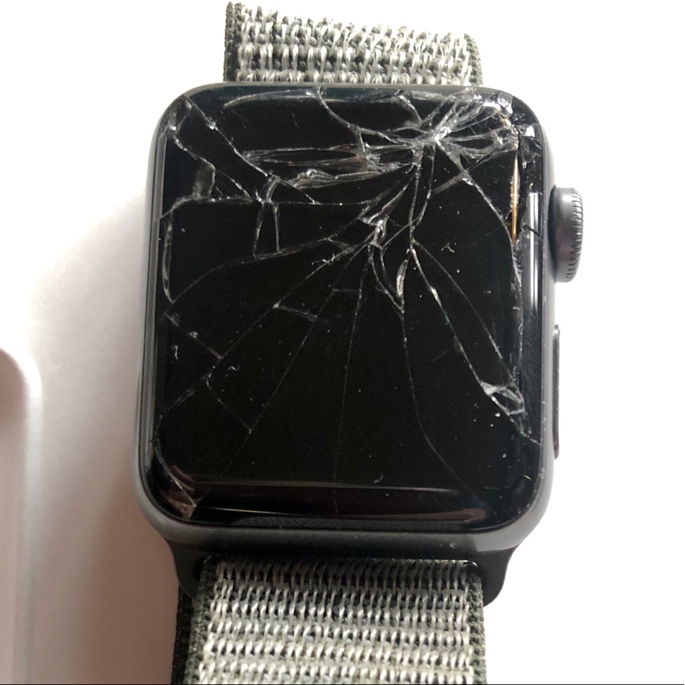 Used Apple Aluminum 3 Series w/GPS & Packaging - Picture 7 of 8
